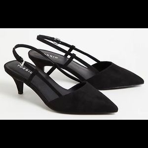 TORRID - BLACK POINTED TOE KITTEN HEEL (WW)